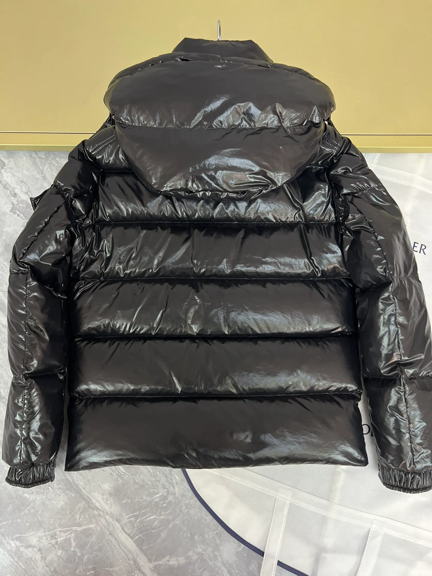P390 Moncler/ 2026 70 、 。 DNA ， ， 。 Classic ， 、 。 Classic 70 。 Quality， 90 ，Premium Quality ， ，Black ！ Sizes M-3XL